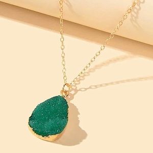 PolyResin necklace Green Emerald. NWOT